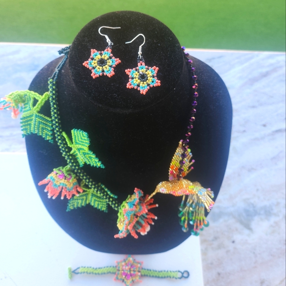 Hummingbird floral necklace set - Picture 2 of 16